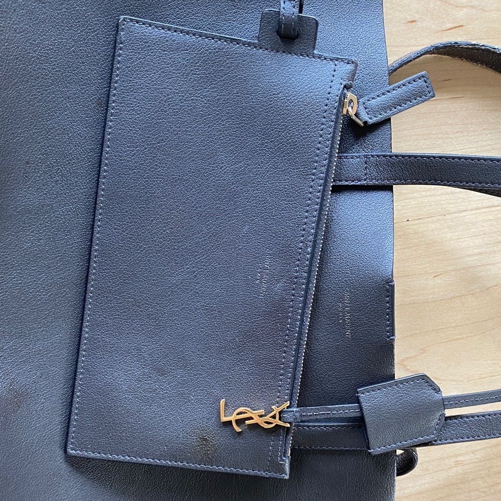 Elegant Black Leather Tote Bag - Picture 5 of 7